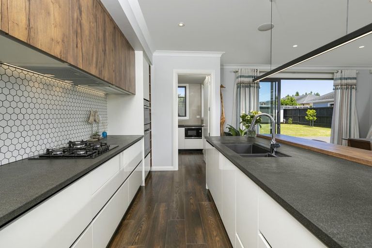 Photo of property in 7 Sir Lincoln Drive, Kumeu, 0810