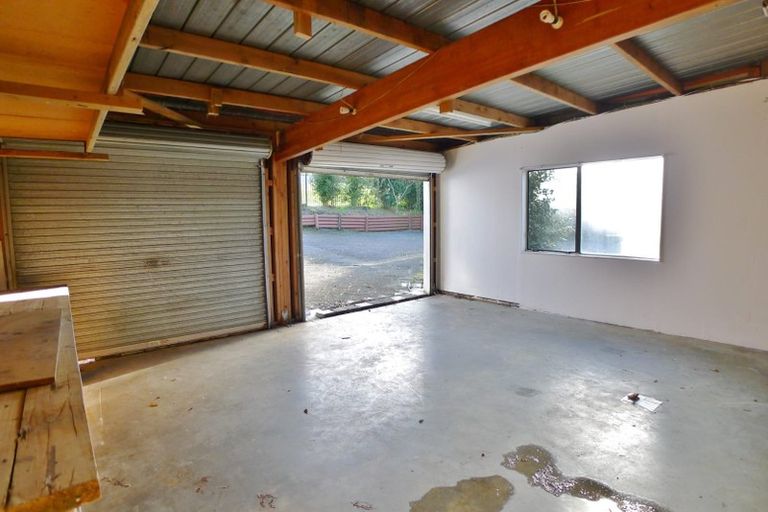 Photo of property in 83 Hobsonville Road, West Harbour, Auckland, 0618