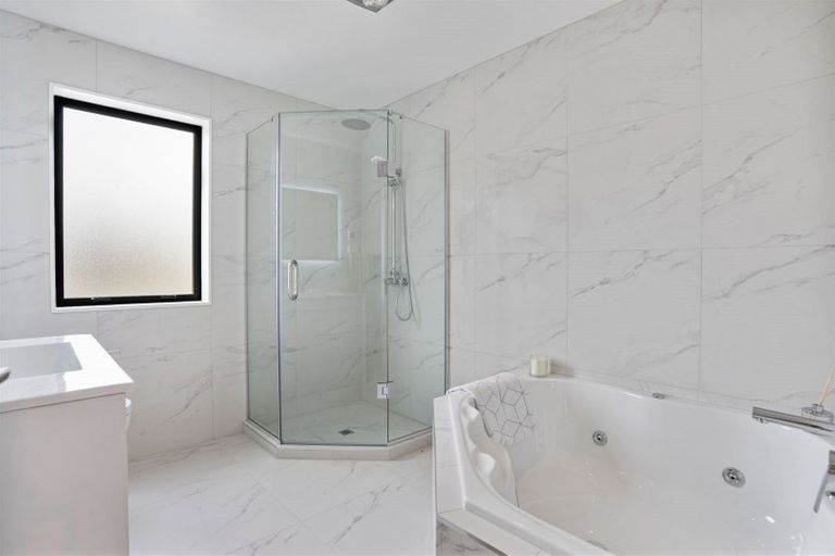 Photo of property in 4 Matahae Drive, Flat Bush, Auckland, 2019