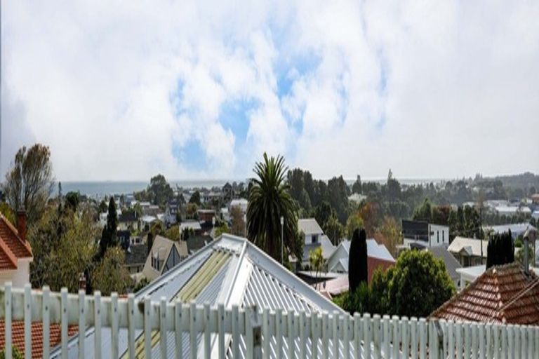 Photo of property in 8 Lismore Street, Strandon, New Plymouth, 4312