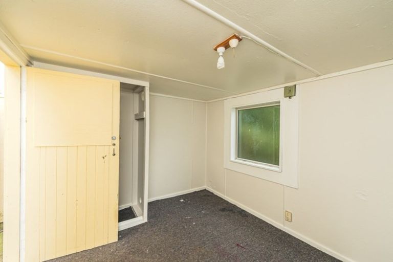 Photo of property in 32 Miro Street, Castlecliff, Whanganui, 4501