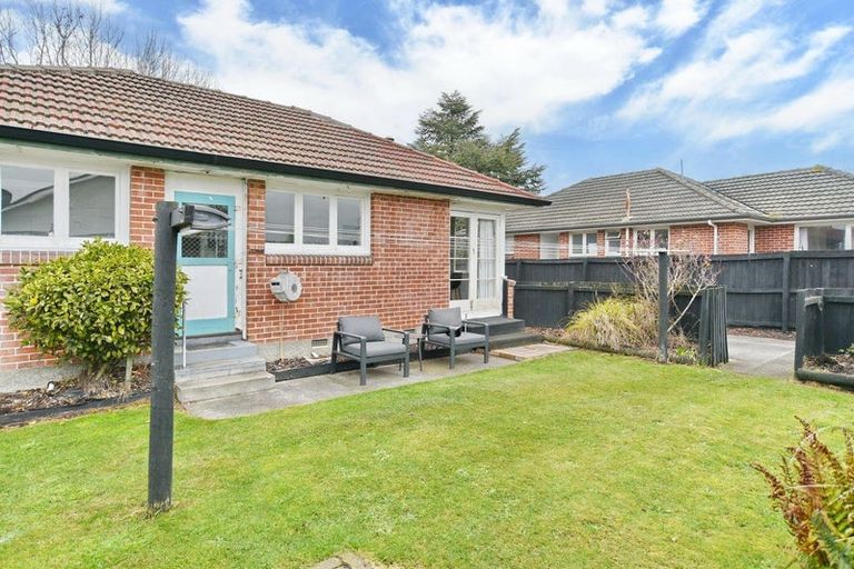 Photo of property in 2/21 Dunedin Street, Redwood, Christchurch, 8051
