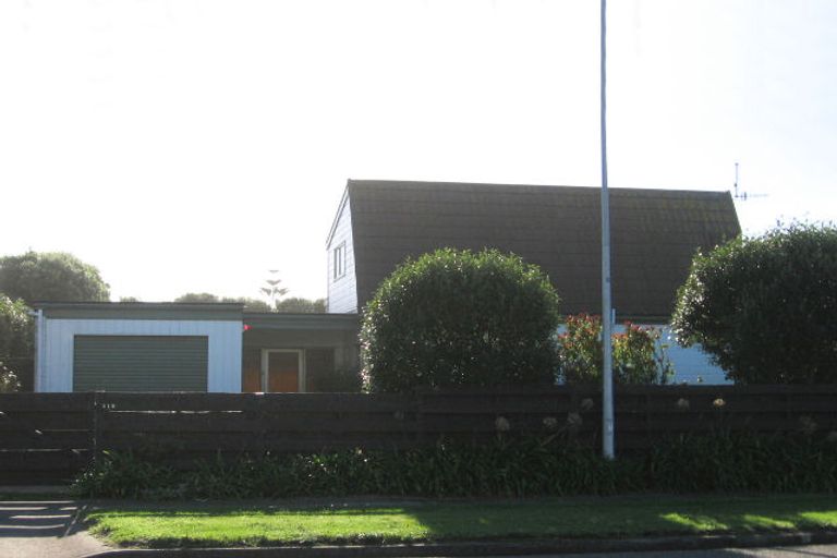 Photo of property in 115 Field Way, Waikanae Beach, Waikanae, 5036