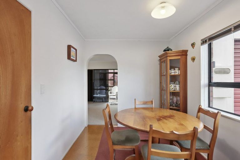 Photo of property in 2/9 Milwaukee Place, Glendene, Auckland, 0602