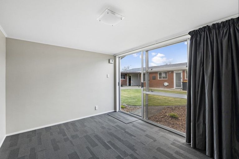 Photo of property in 6 Humphries Place, Awapuni, Palmerston North, 4412