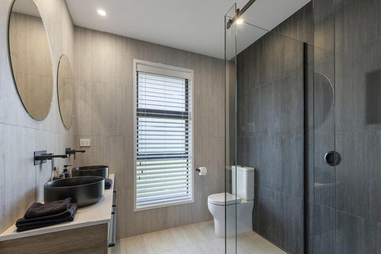 Photo of property in 51 Mcindoe Road, Kumeu, 0810
