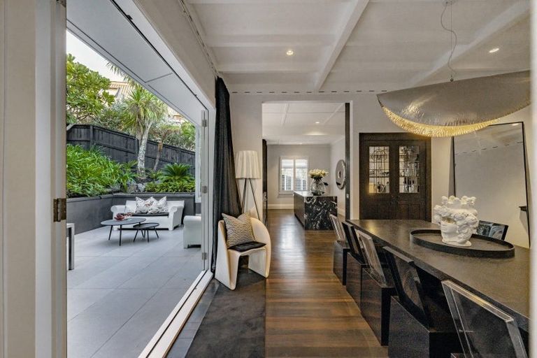 Photo of property in 20 Seabreeze Road, Narrow Neck, Auckland, 0624