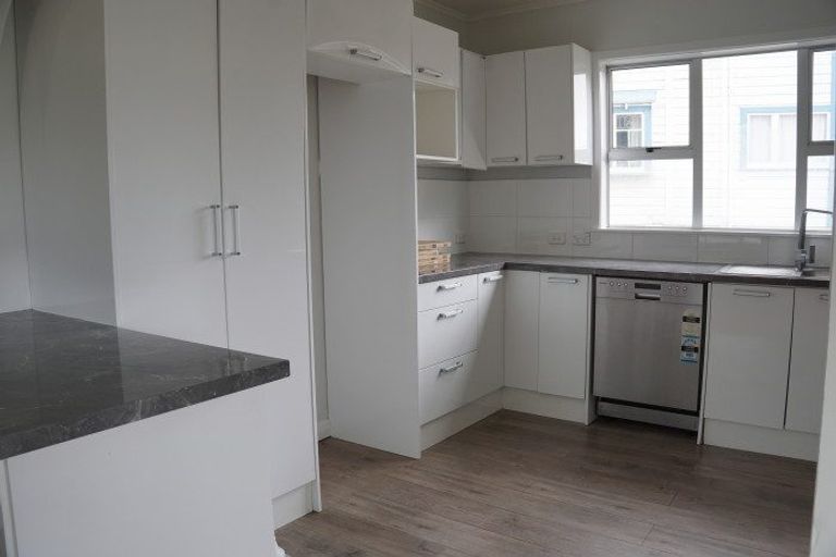 Photo of property in 109 Queens Drive, Lyall Bay, Wellington, 6022