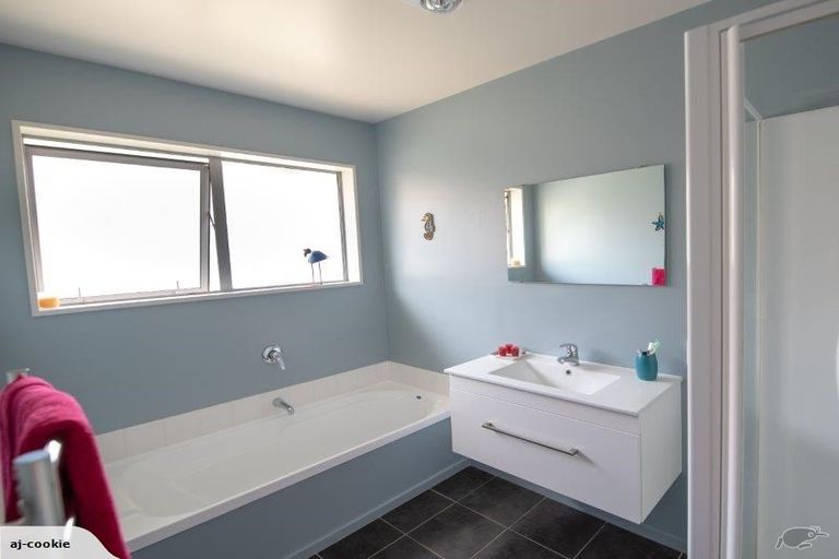 Photo of property in 82 Rothesay Road, Parklands, Christchurch, 8083