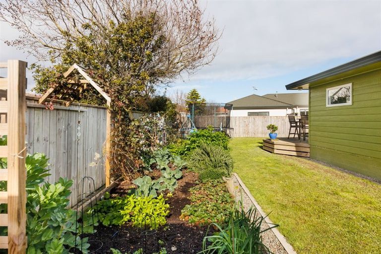 Photo of property in 43 Dalfield Place, Highbury, Palmerston North, 4412