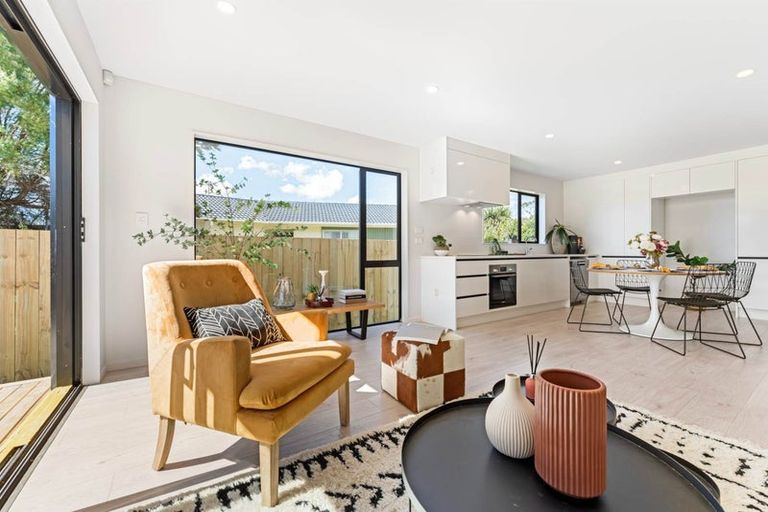 Photo of property in 18a Larissa Avenue, Henderson, Auckland, 0610