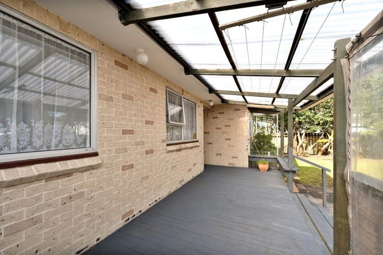 Photo of property in 2/15 Larissa Avenue, Henderson, Auckland, 0610