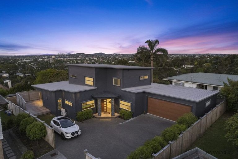 Photo of property in 251a Golf Road, Titirangi, Auckland, 0604