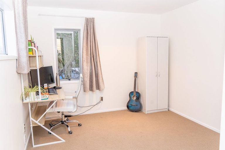 Photo of property in 8 Roy Maloney Drive, Henderson, Auckland, 0612