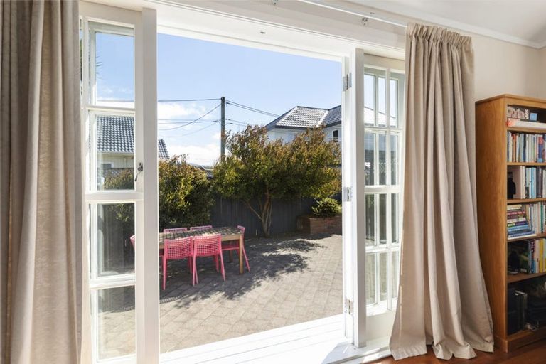 Photo of property in 14 Wayside, Miramar, Wellington, 6022