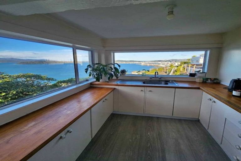 Photo of property in 106 Nicholson Road, Khandallah, Wellington, 6035