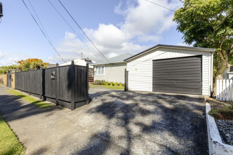 Photo of property in 412 Carrington Street, Upper Vogeltown, New Plymouth, 4310