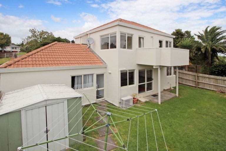 Photo of property in 2/5 Juvena Place, Clover Park, Auckland, 2019