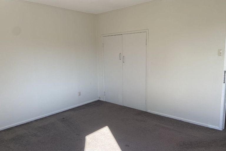 Photo of property in 21 Castleford Street, Green Bay, Auckland, 0604