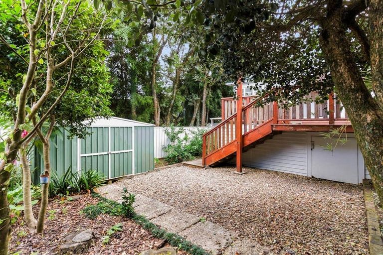 Photo of property in 1 Hillside Crescent North, Leigh, Auckland, 0985