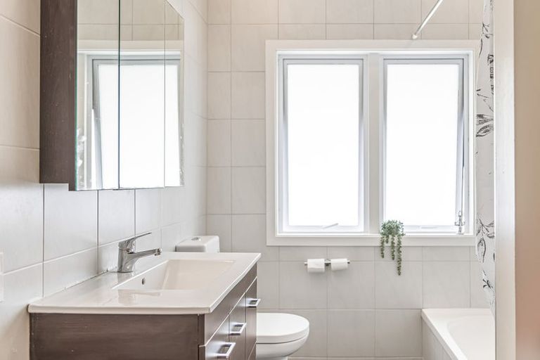 Photo of property in 4233 Great North Road, Glendene, Auckland, 0602