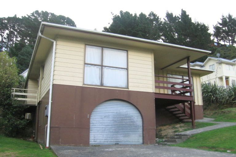 Photo of property in 15 Percy Dyett Drive, Karori, Wellington, 6012