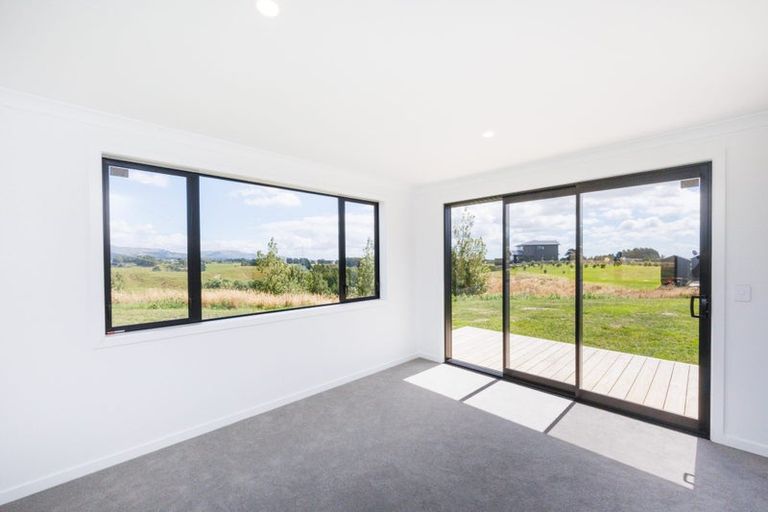 Photo of property in 132 Kingsdale Park Drive, Aokautere, Palmerston North, 4471