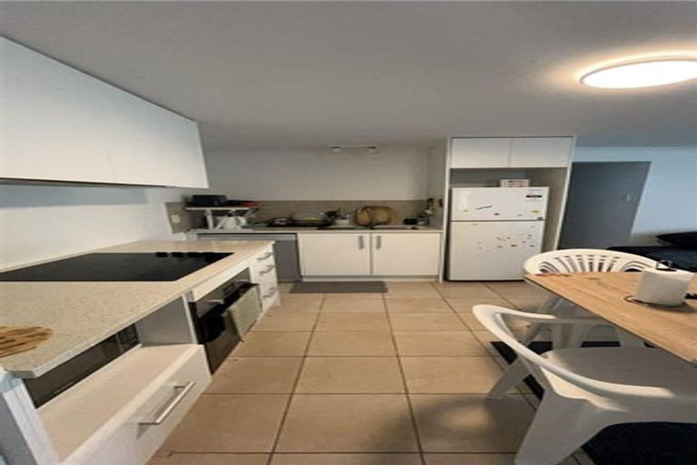 Photo of property in 158 Carlisle Road, Northcross, Auckland, 0632