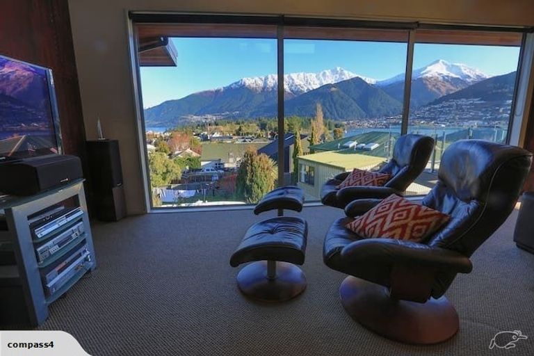 Photo of property in 17 Poplar Drive, Kelvin Heights, Queenstown, 9300