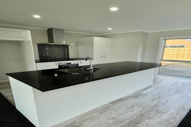 Photo of property in 24 Koru Loop, Paraparaumu, 5032