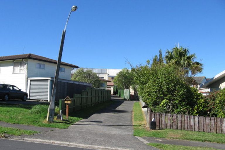 Photo of property in 3 Edgware Road, West Harbour, Auckland, 0618