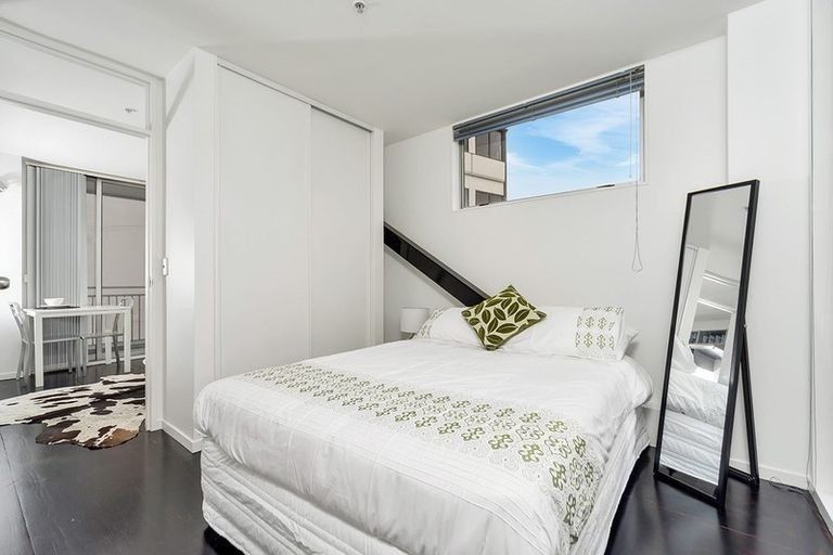 Photo of property in Scotia Tower Apartments, 8a/8 Scotia Place, Auckland Central, Auckland, 1010