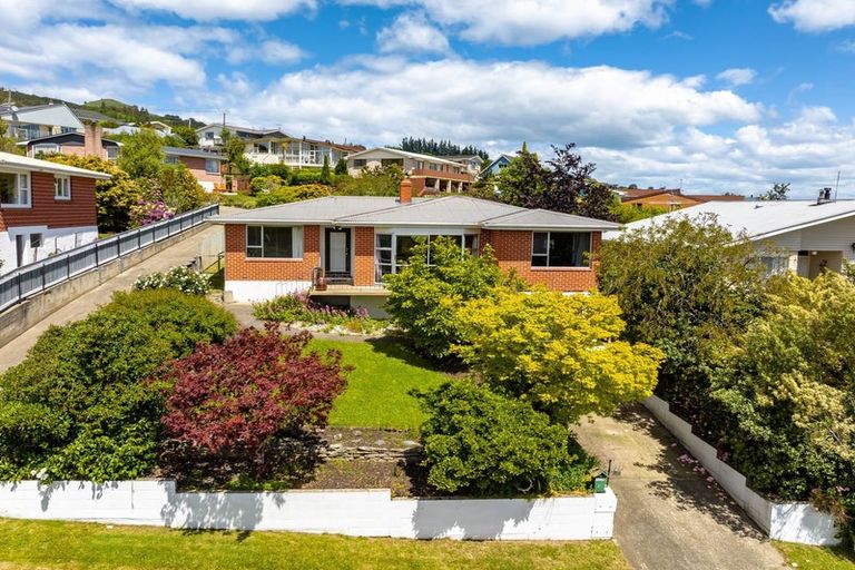 Photo of property in 10 Kinmont Crescent, Kinmont Park, Mosgiel, 9024