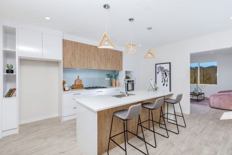 Photo of property in 8 Konoba Avenue, Kumeu, 0810