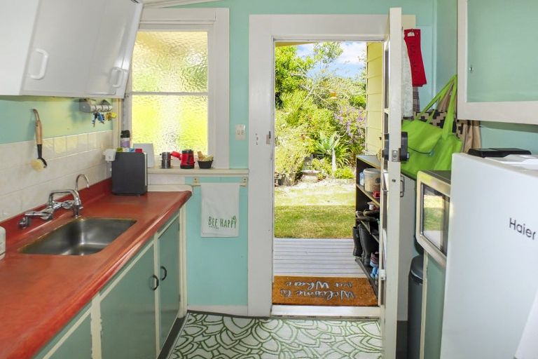 Photo of property in 31 Shortt Street, Foxton Beach, Foxton, 4815