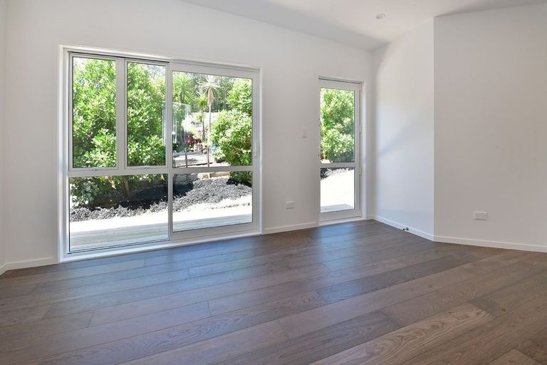 Photo of property in 299 Whangaparaoa Road, Red Beach, 0932