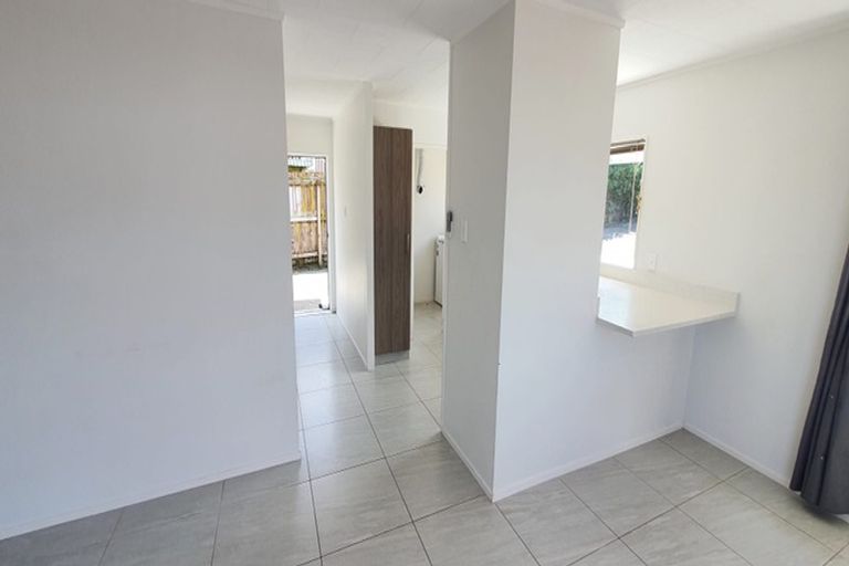 Photo of property in 11 Kearney Place, Massey, Auckland, 0614
