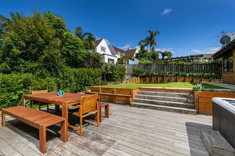 Photo of property in 6 Lingham Crescent, Torbay, Auckland, 0630