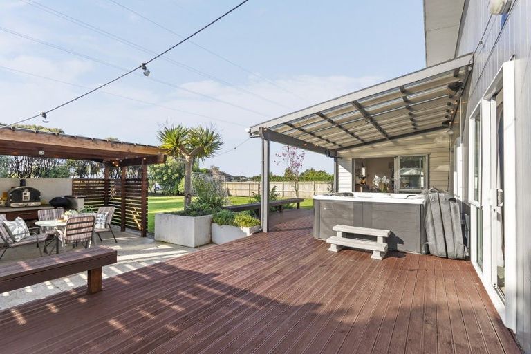 Photo of property in 23 Heta Road, Highlands Park, New Plymouth, 4312