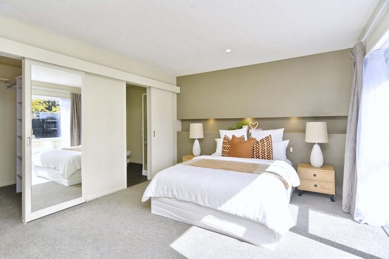 Photo of property in 142 Royal Park Drive, Parklands, Christchurch, 8083