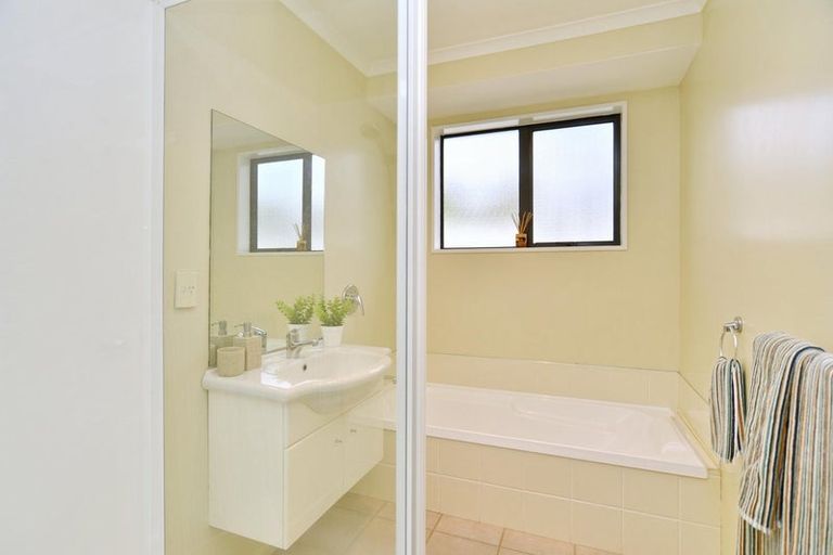Photo of property in 11 Parkside Crescent, Northwood, Christchurch, 8051