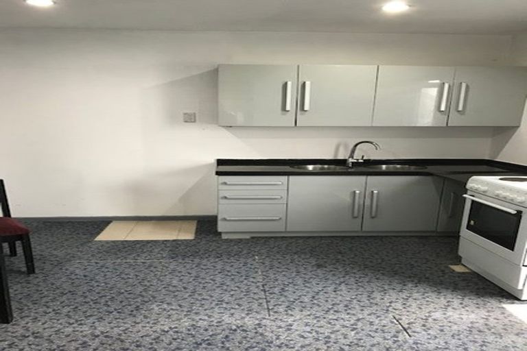 Photo of property in 3 Rogers Avenue, Eastern Beach, Auckland, 2012