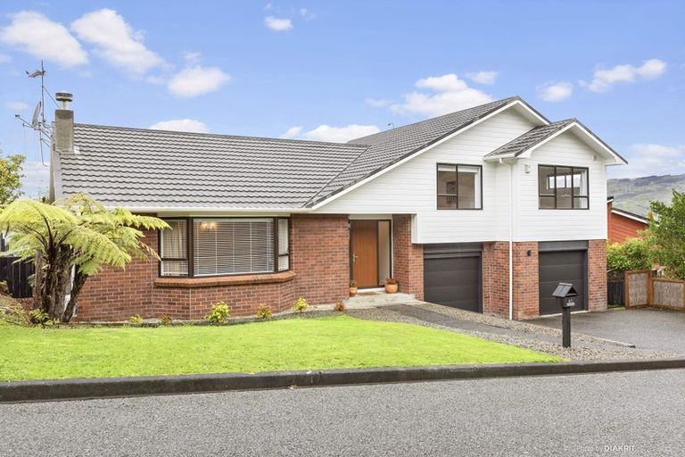 Photo of property in 41 Peterhouse Street, Tawa, Wellington, 5028