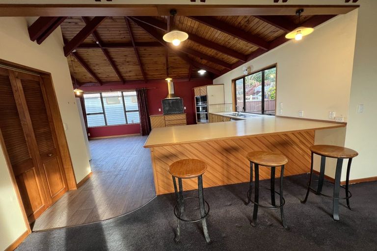 Photo of property in 16 Arahanga Grove, Maupuia, Wellington, 6022