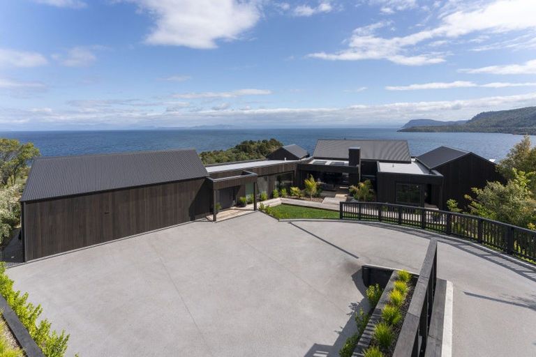 Photo of property in 33 Whakamoenga Point, Acacia Bay, Taupo, 3385