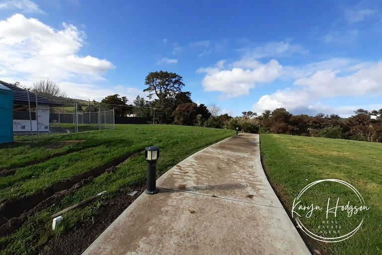 Photo of property in 11 Manaaki Circle, Paparoa, 0571