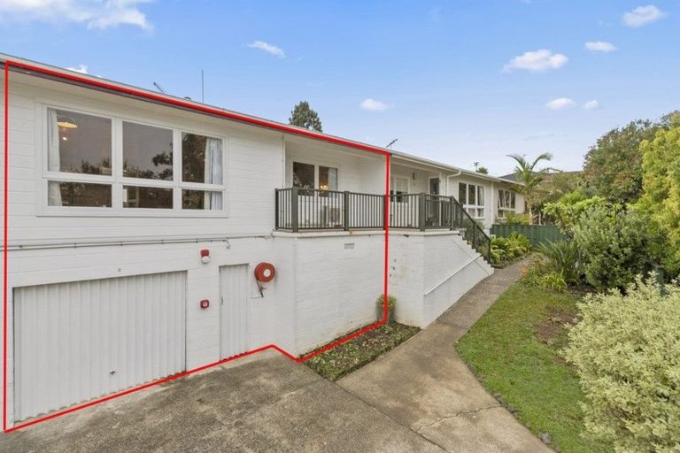Photo of property in 2/15 Selwyn Crescent, Forrest Hill, Auckland, 0620