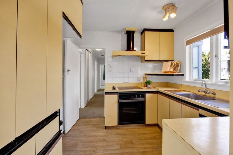 Photo of property in 37 Awanui Street, Merrilands, New Plymouth, 4312