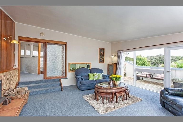 Photo of property in 40 Valley View Road, Glenfield, Auckland, 0629