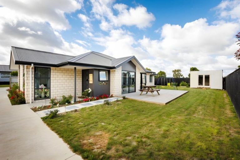 Photo of property in 8 Henty Lane, Marton, 4710